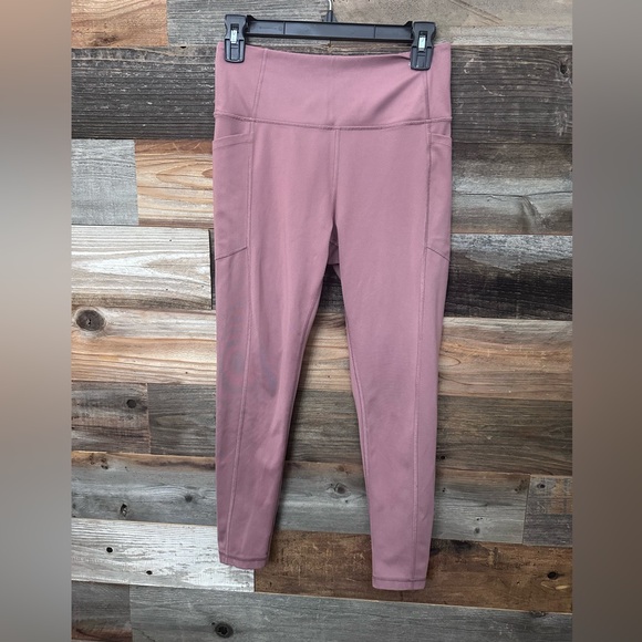 Victoria's Secret Pants - Victoria’s Secret Incredible Essential Leggings Pink Women's size 8 Side Pockets